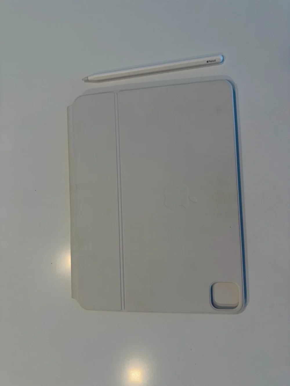 Apple Magic Keyboard Folio Case with Pencil Holder - white